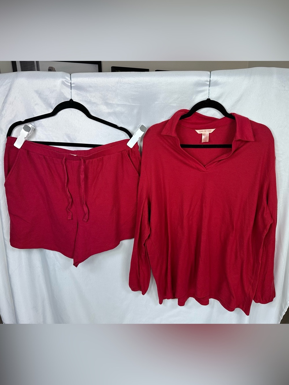 Women's Ribbed Collared Long-Sleeve Top & Drawstring Short Pajama Set — Red